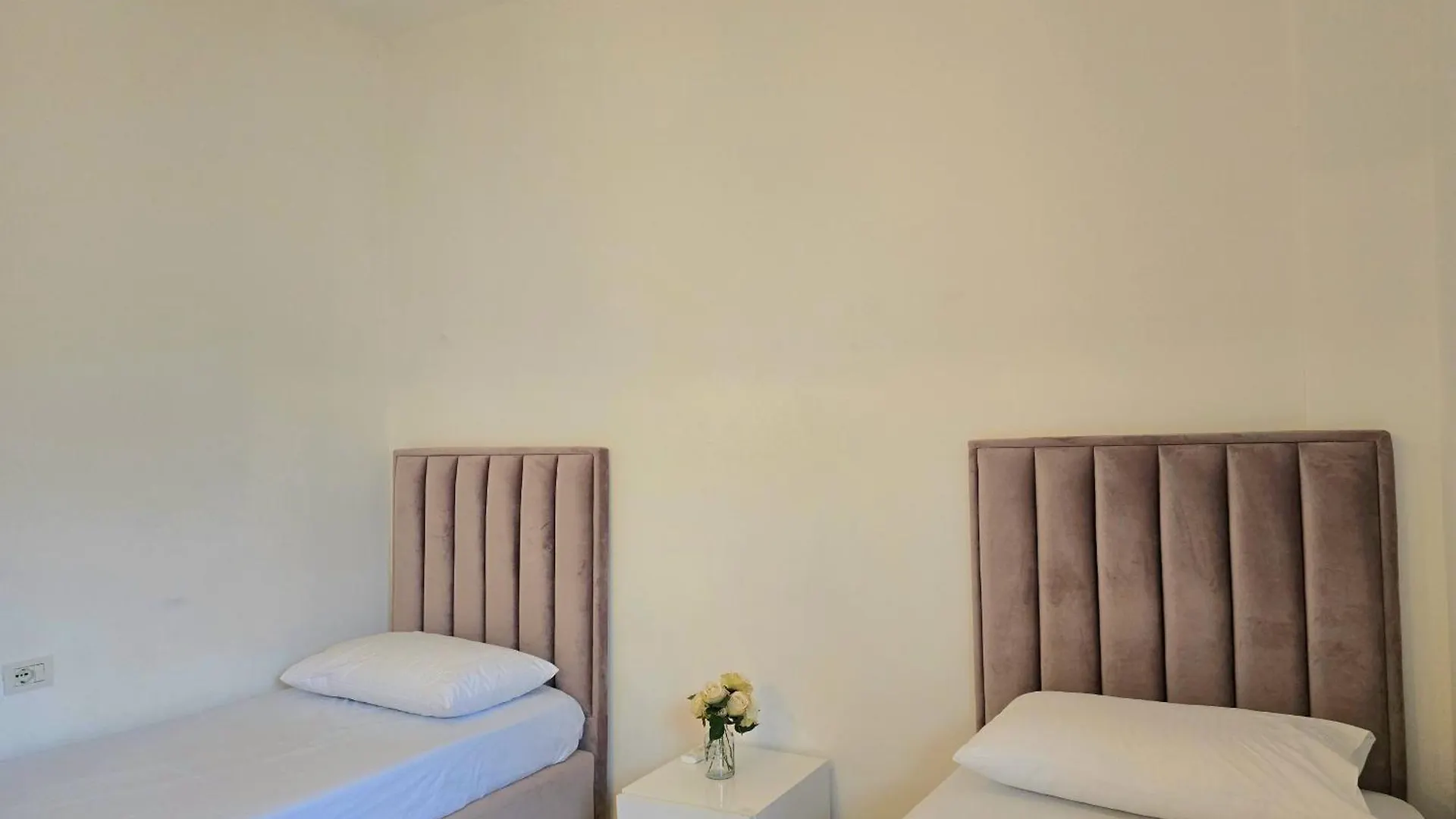 Sunny Beach Apartments - 126 Durrës